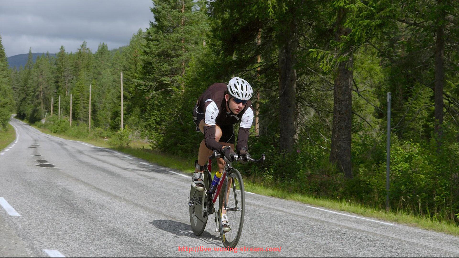 五星体育直播-足球争议判罚常见原因有哪些？如何避免？（足球比赛违例）